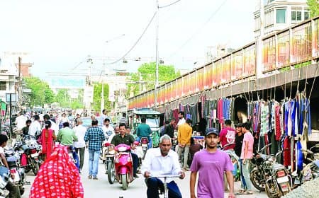 सतना शहर की सड़कों पर कारोबारियों का कब्जा: अतिक्रमण, ट्रैफिक जाम और प्रशासन की लापरवाही से बिगड़ती यातायात व्यवस्था