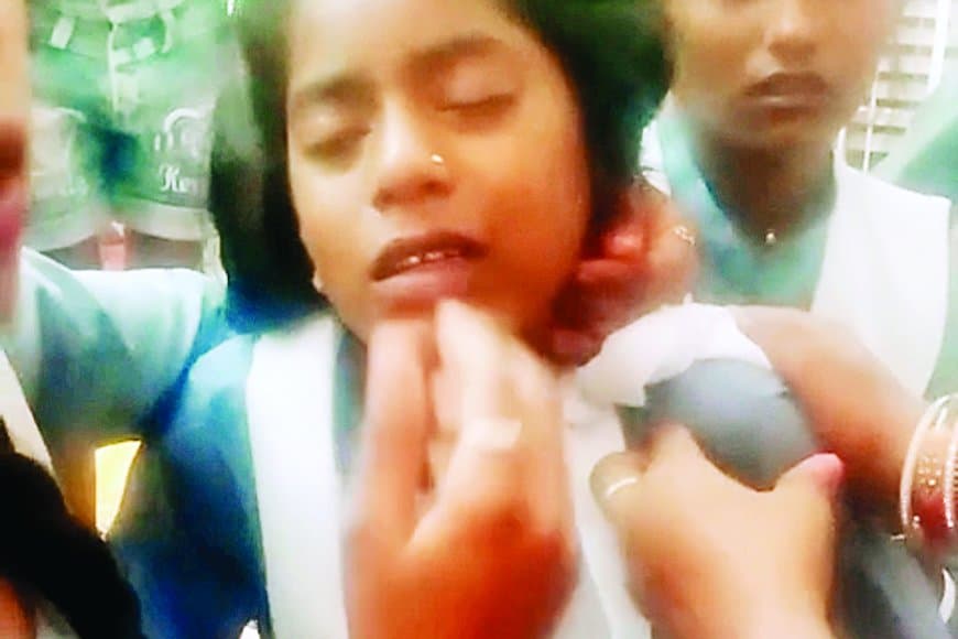 कस्तूरबा कन्या छात्रावास में वार्डन की पिटाई से छात्रा बेहोश — छात्राओं का हंगामा, जांच टीम पहुंची हॉस्टल