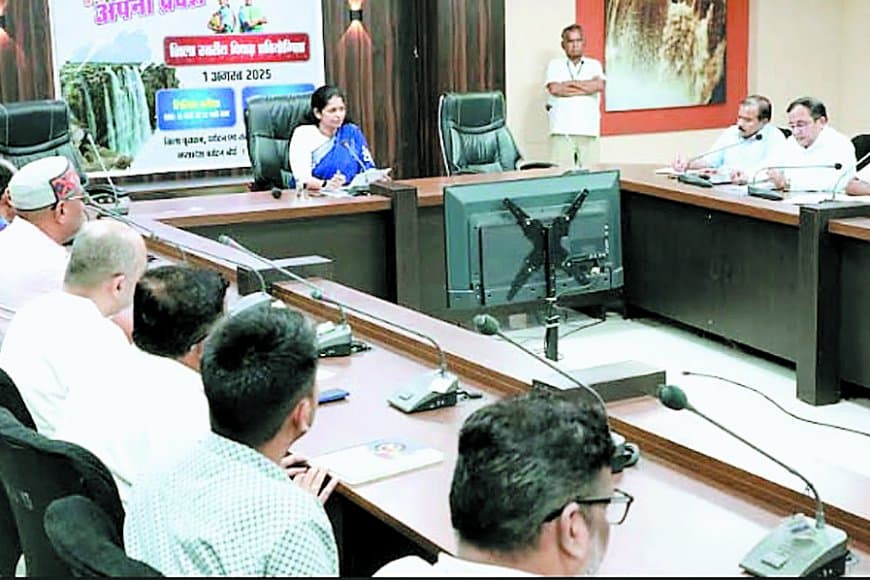 रीवा कलेक्टर प्रतिभा पाल का निर्देश: सड़क दुर्घटना पीड़ितों को मिले कैशलेश उपचार, राहगीरों को मिलेगा ₹25 हजार इनाम