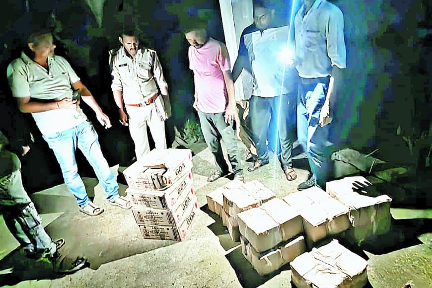 अमरपाटन में मढी नाला के पास 63 हजार की अवैध शराब और 2 बाइक के साथ तस्कर गिरफ्तार — दो आरोपी फरार, पुलिस की छापेमारी जारी