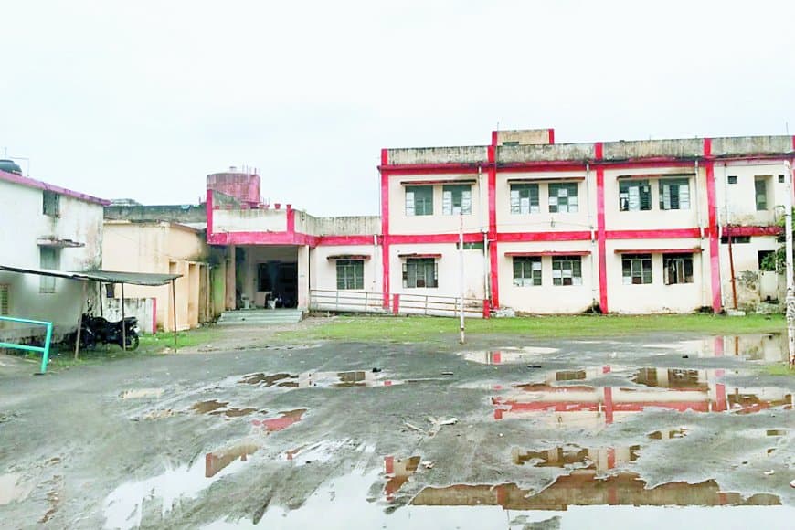 सीधी ज़िले के छात्रावास में बड़ा एक्शन: वार्डन के बाद रसोइयों को हटाया गया, निरीक्षण में शिकायतें मिलने पर कलेक्टर के निर्देश पर हुई कार्यवाही