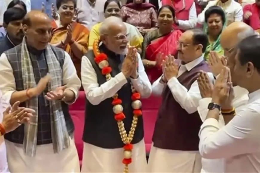 पीएम मोदी का तंज... विपक्ष को मुंह की खानी पड़ी और उसने अपने ही पैर पर मार ली कुल्हाड़ी