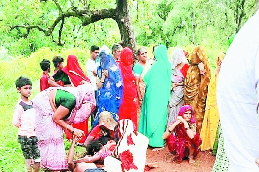 प्रेम और कर्तव्य की मिसाल: डूबती पत्नी को बचाने तालाब में कूदा पति, खुद की जान गंवाई - सतना के उचेहरा क्षेत्र की ह्रदय विदारक घटना