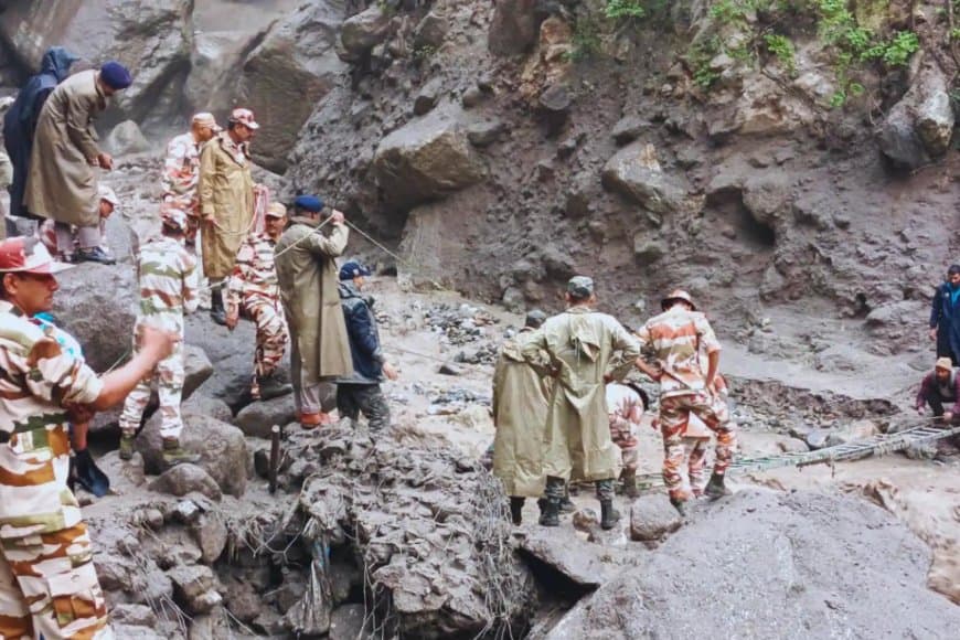 अब हिमाचल में फटा बादल... कैलाश यात्रा पर लगी रोक... हजारों श्रद्धालु फंसे... 413 यात्रियों को बचाया