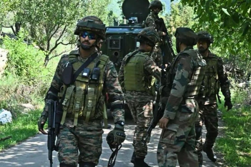 कुलगाम... आतंकियों से मुठभेड़ में दो जवान शहीद, एक आतंकवादी भी ढेर