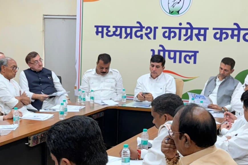 वोट चोरी' पर कांग्रेस आक्रामक: एमपी में फर्जी वोटर्स का डेटा जुटाने में जुटी पार्टी
