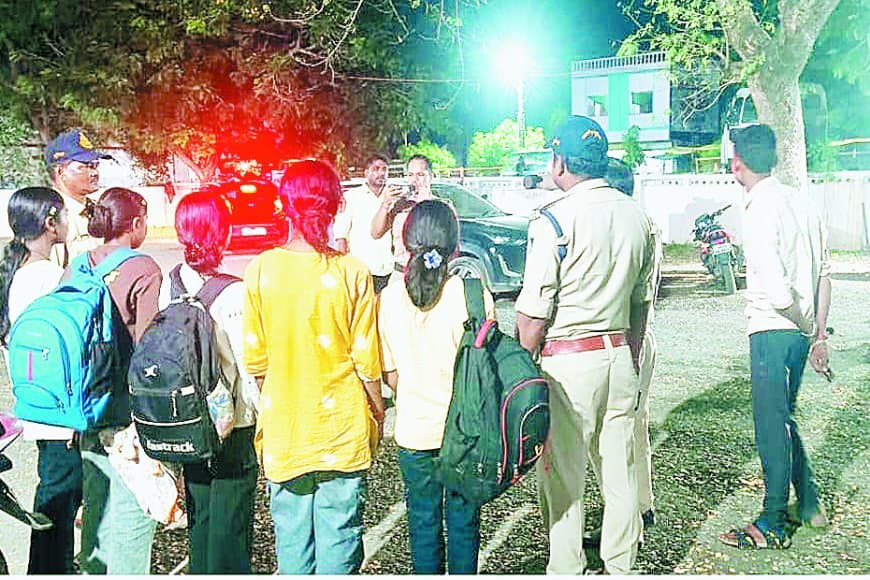 उमरिया छात्रावास से लापता पांच छात्राएं मैहर में मिलीं: मां शारदा के दर्शन के लिए बिना अनुमति पहुंची थीं मंदिर नगरी, पुलिस ने 20 घंटे में खोज निकाला