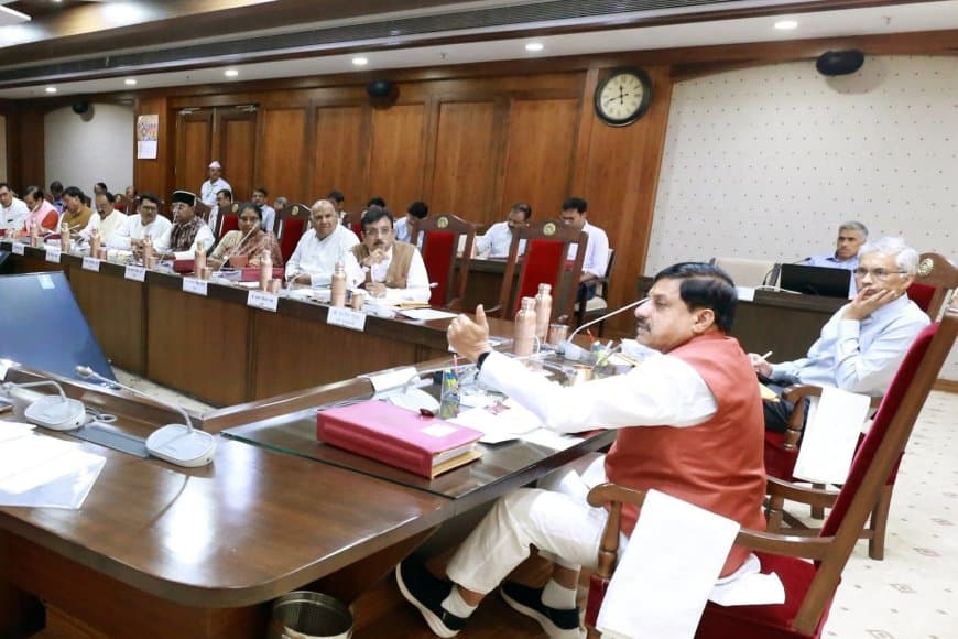 मोहन कैबिनेट... मुरैना की शुगर मिल होगी आधुनिक, भोपाल में बनेगा इलेक्ट्रॉनिक क्लस्टर, जनजातीय छात्रों को सालभर छात्रवृत्ति 