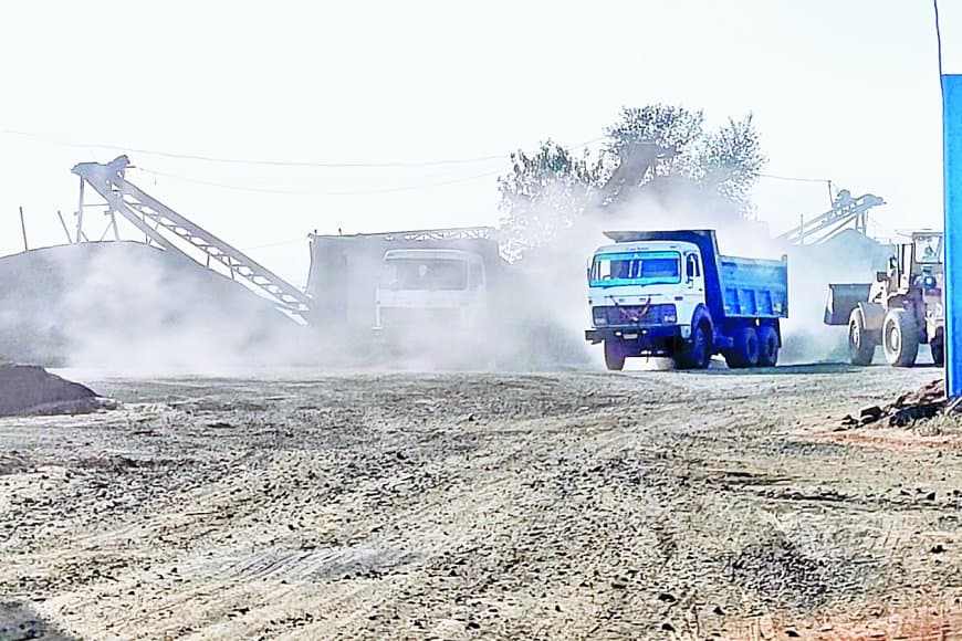 सिंगरौली जिले में क्रेशर संचालकों की मनमानी: शासन की गाइडलाइन की उड़ रही धज्जियां, धूल और प्रदूषण से बीमार हो रहे ग्रामीण, जिम्मेदार अधिकारी बने मौन दर्शक