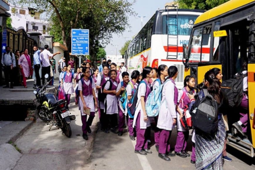 दिल्ली के छह स्कूलों में ब्लास्ट की धमकी... उत्तराखंड में 9वीं के छात्र ने शिक्षक को मारी गोली