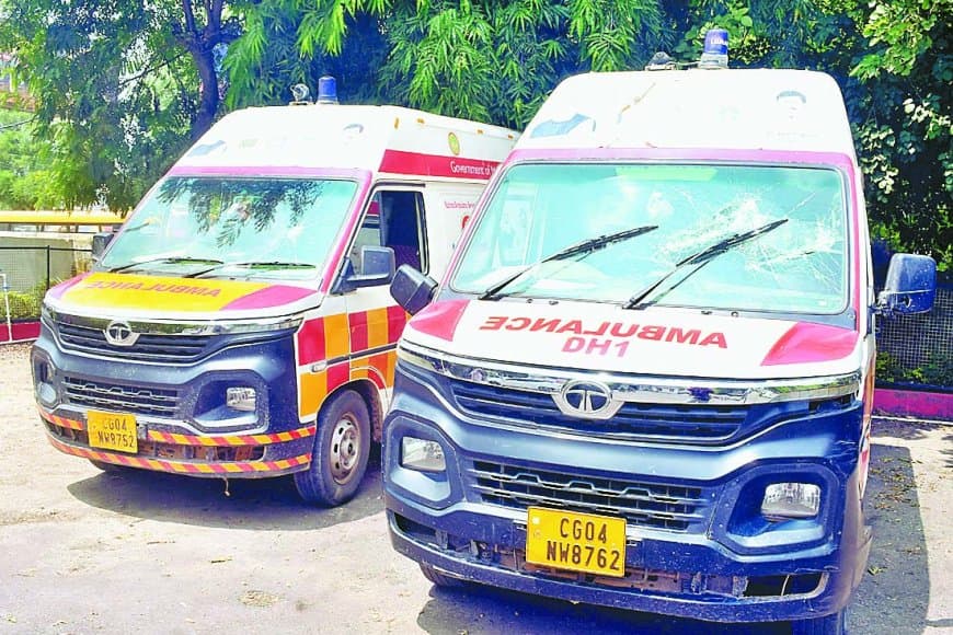 जिला अस्पताल में हंगामा : जननी एक्सप्रेस के शीशे तोड़े, चालकों से हाथापाई — परिजनों की दबंगई से इमरजेंसी सेवा बाधित