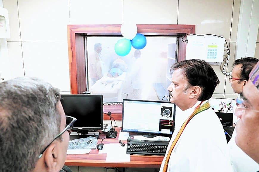 13 करोड़ की एमआरआई मशीन बनी शोपीस! बिना टेक्नीशियन के हुआ शुभारंभ, मरीजों को नहीं मिल रही सुविधा, सरकारी लापरवाही से जांच ठप