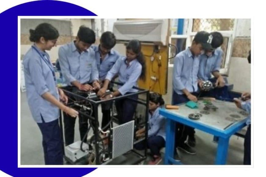 मध्यप्रदेश में 9वीं के साथ ITI: 10वीं के बाद पक्की नौकरी, रूस में भी मिलेगा मौका