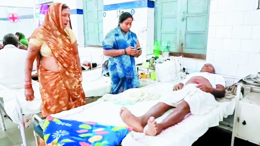 मूसलाधार बारिश से कच्चा मकान ढहा, मजदूर और भैंस मलबे में दबे; मझगांय पुल की मरम्मत से ग्रामीणों ने ली राहत की सांस