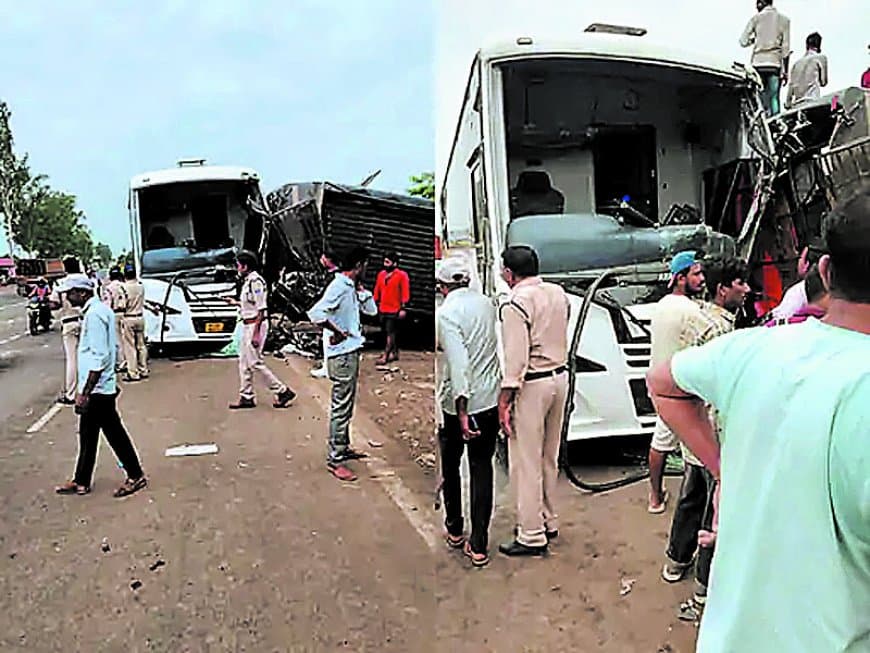 नाथद्वारा से भोपाल जा रही चार्टर्ड बस सड़क किनारे खड़ी बस से टकराकर पलटी, 25 घायल