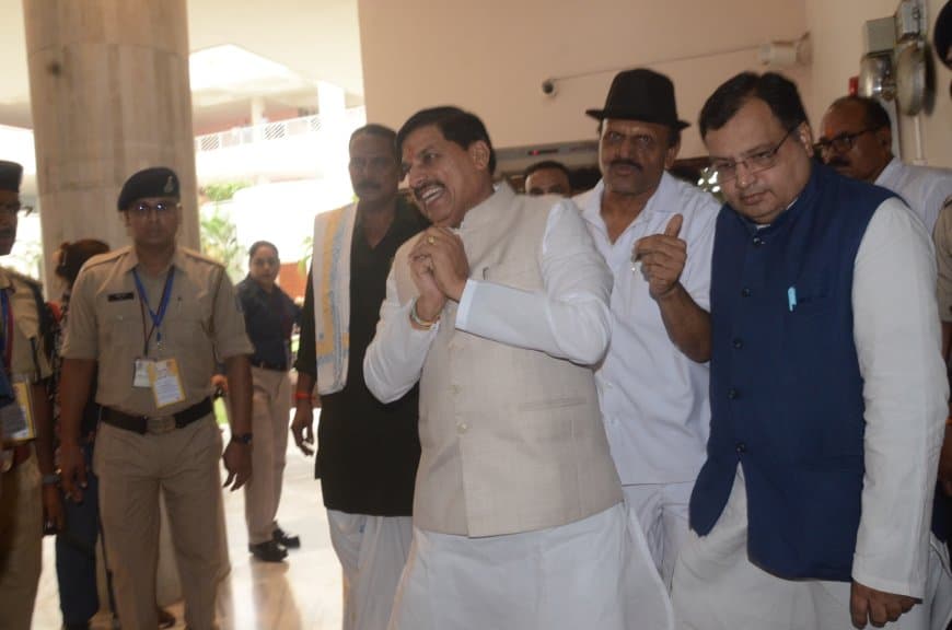 मध्यप्रदेश विधानसभा का मानसून सत्र दो दिन की छुट्टी के बाद सोमवार से फिर शुरू हुआ।