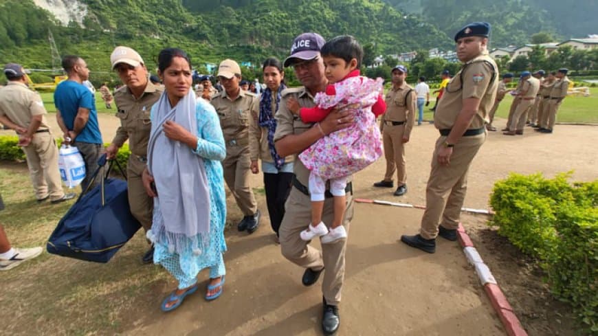 आपदा स्थल पर राहत-बचाव कार्य जारी।