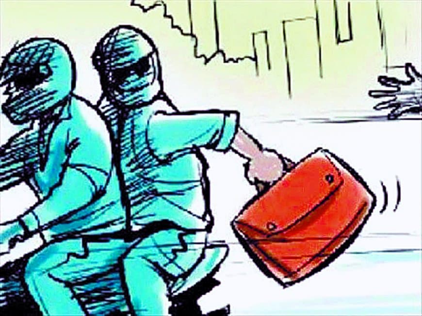 सावधान! मऊगंज में बैंक से रुपये निकालते ही ग्राहकों को बना रहे निशाना, एक माह में आधा दर्जन से ज्यादा लूट, पुलिस नाकाम