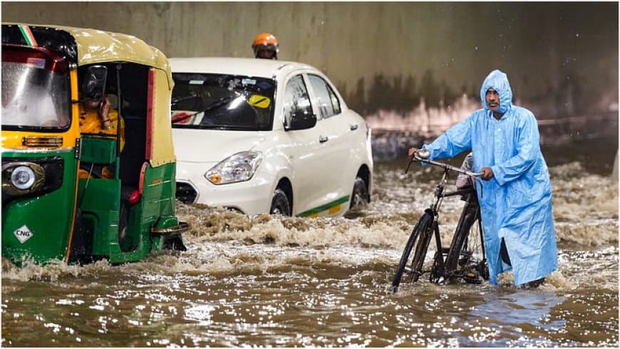 दिल्ली  लबालब... हवाई सेवा ठप...हिमाचल में फटा बादल और मध्यप्रदेश में तेज धूप