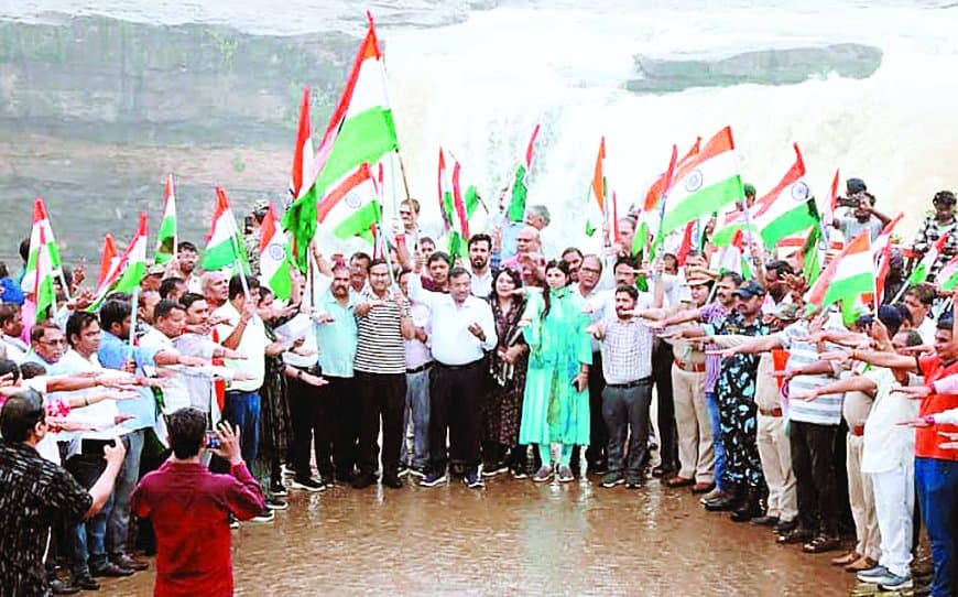 रीवा से पुरवा जलप्रपात और बसामन मामा गौ अभ्यारण्य तक गूंजा ‘हर घर तिरंगा’ अभियान, कार और पदयात्रा रैलियों में देशभक्ति का जोश