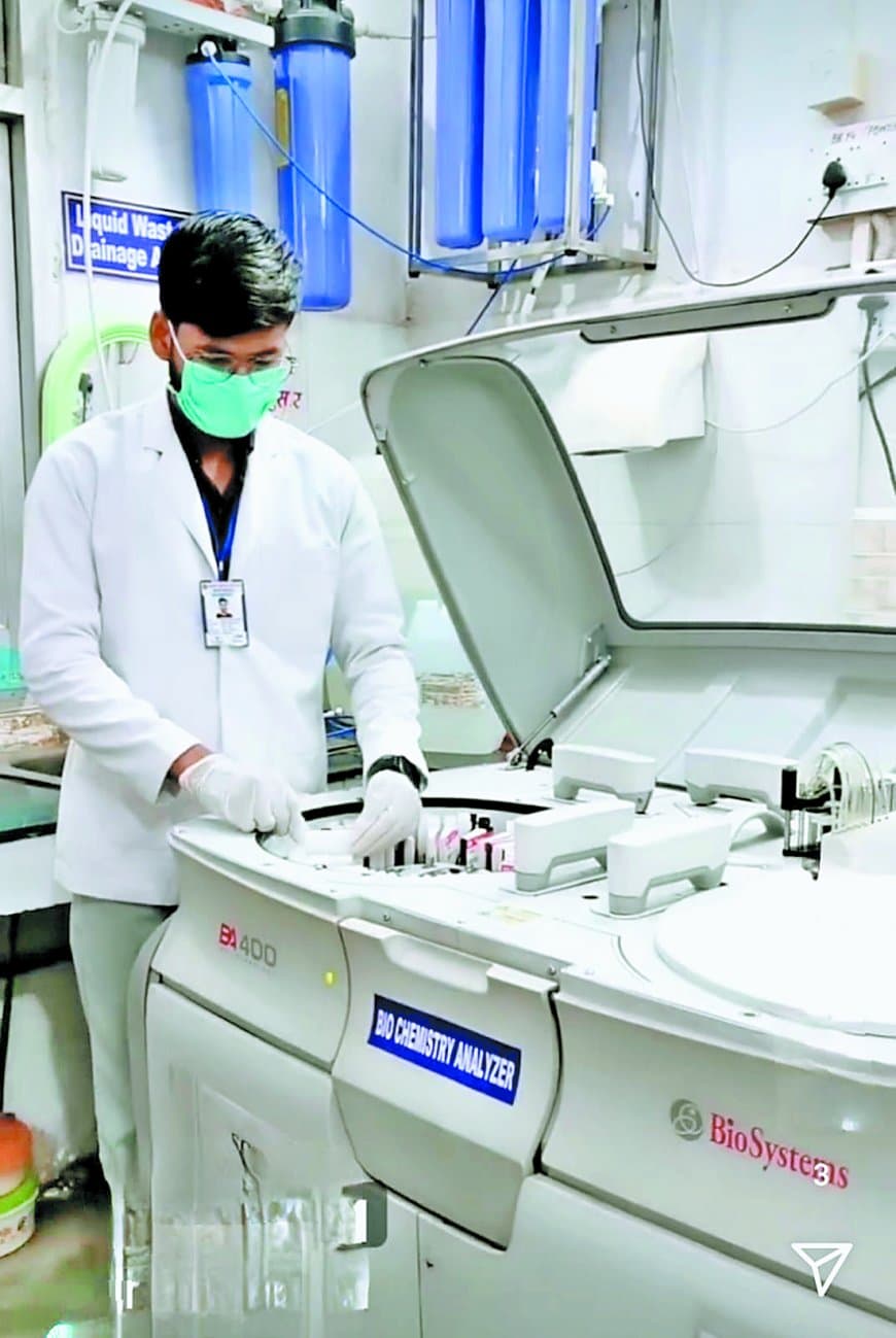 जिला अस्पताल सतना में 24 घंटे पैथोलॉजिकल जांच के लिए लगी नई बैकअप बायोकेमिस्ट्री यूनिट, मरीजों को समय पर मिलेगी रिपोर्ट और आपात स्थिति में भी जांच रहेगी निर्बाध