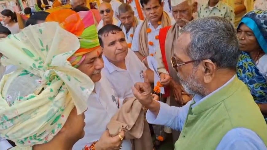 मंत्री जी! हमें न्याय चाहिए... मैंने पांच हजार घूस नहीं दी तो हाउसिंग बोर्ड ने नहीं की मेरी जमीन की रजिस्ट्री