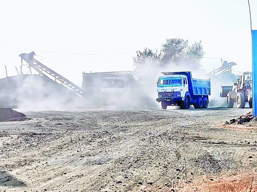 सिंगरौली जिले में क्रेशर संचालकों की मनमानी: शासन की गाइडलाइन की उड़ रही धज्जियां, धूल और प्रदूषण से बीमार हो रहे ग्रामीण, जिम्मेदार अधिकारी बने मौन दर्शक