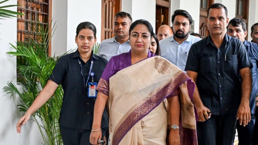 दिल्ली की सीएम को मारा थप्पड़... फोड़ा सिर... राजकोट का हमलावर