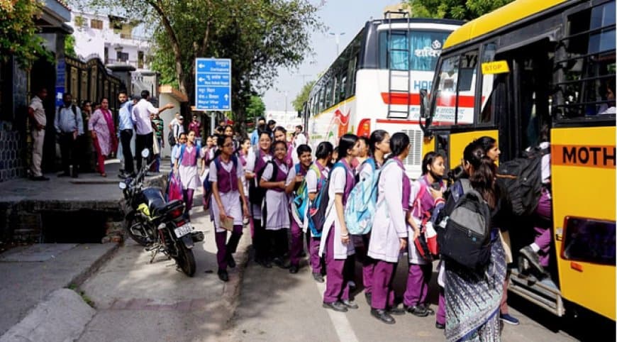 राष्ट्रीय राजधानी दिल्ली के स्कूलों को बम से उड़ाने की धमकी मिलने का सिलसिला थम नहीं रहा है।