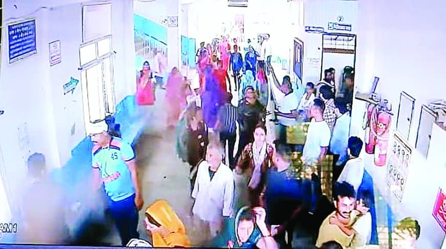 कोठी अस्पताल में ऑक्सीजन सिलेंडर से निकली तेज आवाज से मची अफरा-तफरी, एक्स-रे मशीन 2 साल से बंद, मरीजों को मिल रही अधूरी सुविधाएं!