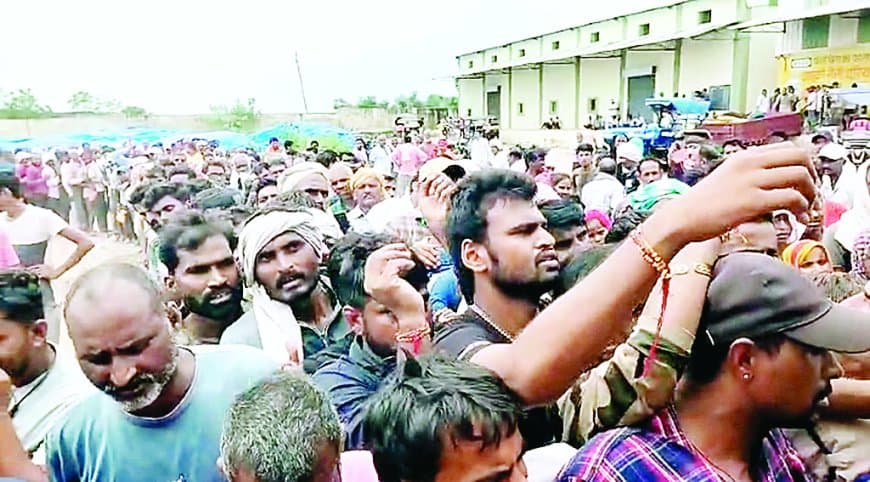 रीवा में खाद संकट गहराया: करहिया में किसान का सिर फूटा, गुढ़ में पथराव – यूरिया की भारी किल्लत से भड़के किसान, प्रशासन ने दी 22 अगस्त को नई खेप आने की तारीख