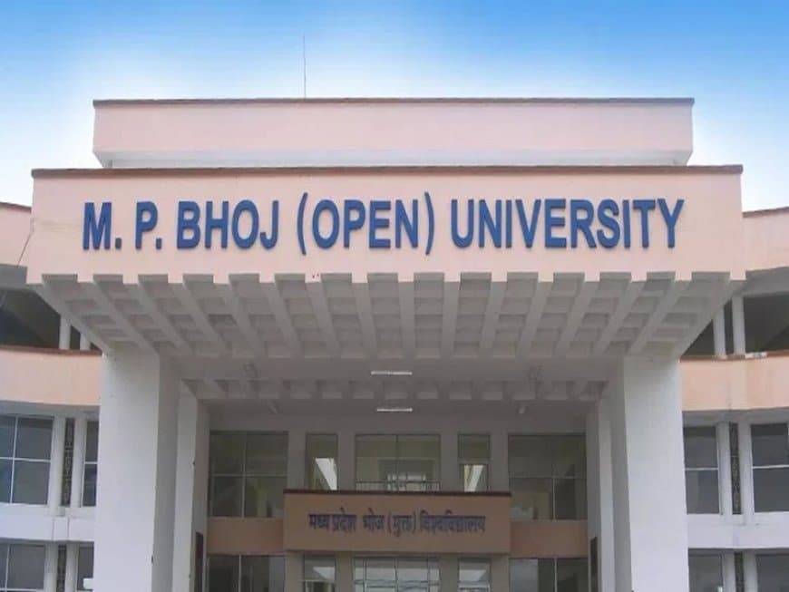 भोपाल... भोज मुक्त विश्वविद्यालय के तत्कालीन निदेशक पर एफआईआर दर्ज