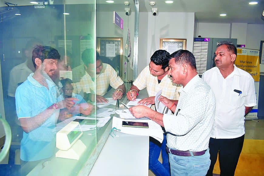 रीवा पुलिस ने पकड़ा गोल्ड लोन घोटाला: शादी का झांसा देकर युवतियों से हड़पे जेवर, नकली गहनों से ठगी कर बैंक में गिरवी रख लिया सोना