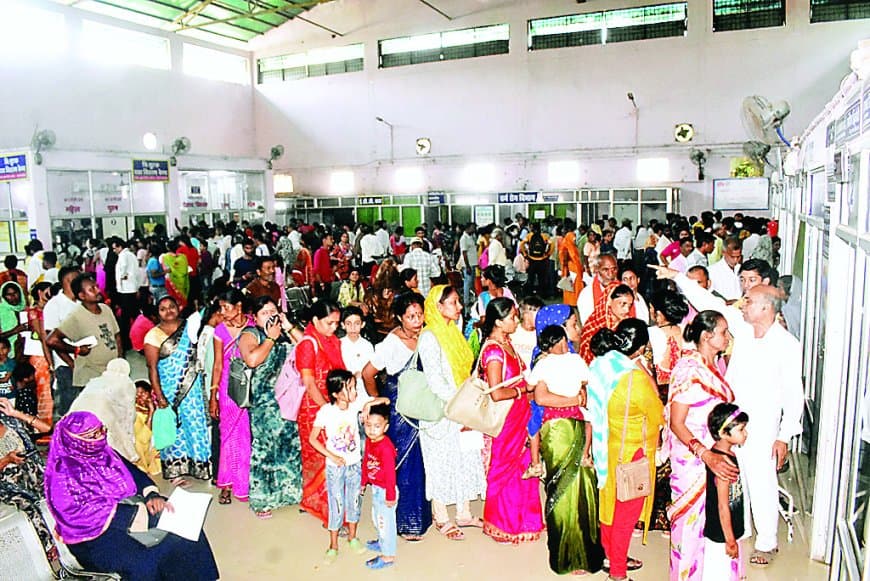 आभा आईडी पंजीयन के लिए जिला अस्पतालों में उमड़ी भीड़, दो दिनों में 1139 मरीजों ने कराया रजिस्ट्रेशन, पैथोलॉजिकल जांच अब आभा आईडी से अनिवार्य