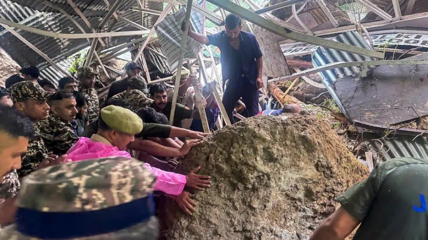 वैष्णो देवी में भूस्खलन.... 31 लोगों की मौत... सेना ने संभाला मोर्चा... जम्मू-कटरा हाईवे बंद, 22 ट्रेनें भी रद्द