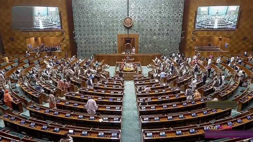 देश के 45 फीसदी विधायक और 46 प्रतिशत सांसदों पर आपराधिक केस दर्ज