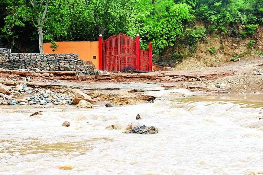 मंदाकिनी की पीड़ा: सिस्टम की नाकामी ने पवित्र धारा को बना दिया ‘जलमहल’ का कैदी