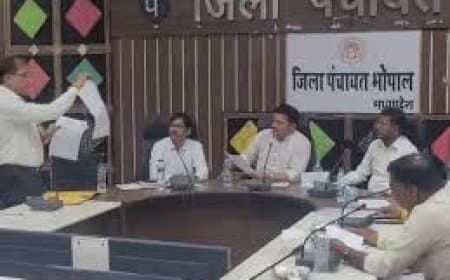 भोपाल जिला पंचायत की शिक्षा समिति की बैठक में हंगामा जर्जर स्कूल, भ्रष्टाचार और अधिकारियों पर लगे आरोप
