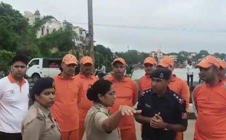 उज्जैन शिप्रा में गिरी कार... टीआई का शव मिला... दो पुलिसकर्मी लापता