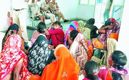 खत्म नहीं हो रहा खाद संकट: मैहर में किसानों का गुस्सा फूटा, एसडीएम कार्यालय में तोड़फोड़