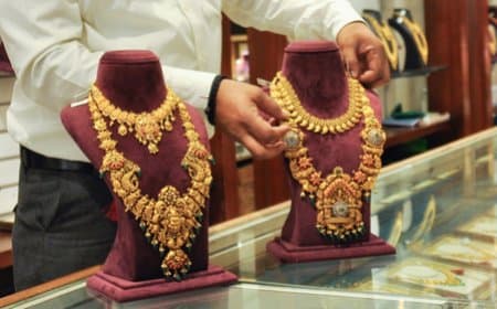 सोना और चांदी खरीदारों के लिए राहत, कीमतों में आई गिरावट 