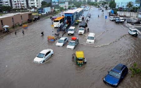 अब मुंबई में ‘जल कर्फ्यू’ के हालात... बारिश का रेड अलर्ट 