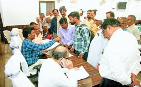 जनसुनवाई में घटते फरियादी: सौ से भी कम पहुंचीं शिकायतें - गुमशुदा बेटे की तलाश से लेकर सीमांकन, स्वत्व और वेतन भुगतान तक की समस्याएं लेकर पहुंचे लोग
