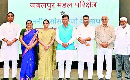 सतना सांसद गणेश सिंह की मांग: अवैध वेंडरों पर रोक और सतना से दिल्ली के लिए वंदे भारत ट्रेन शुरू करने की जरूरत, रेल सुविधाओं के विस्तार पर जीएम संग बैठक