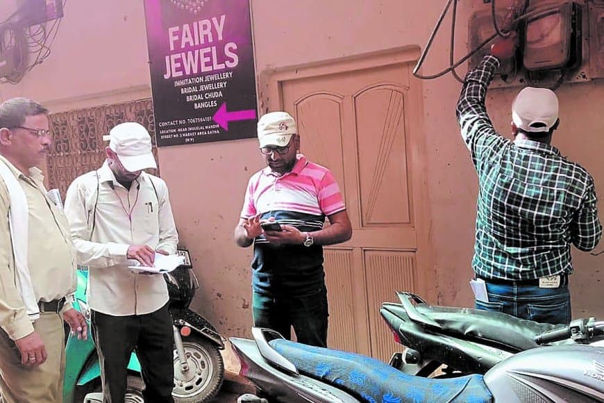 सतना में बिजली विभाग की बड़ी कार्रवाई : स्मार्ट मीटर से चोरी पकड़ाई, 15 प्रकरण दर्ज, 12 मीटर जब्त – अधिनियम 2003 की धाराओं के तहत होगी सख्त कार्रवाई