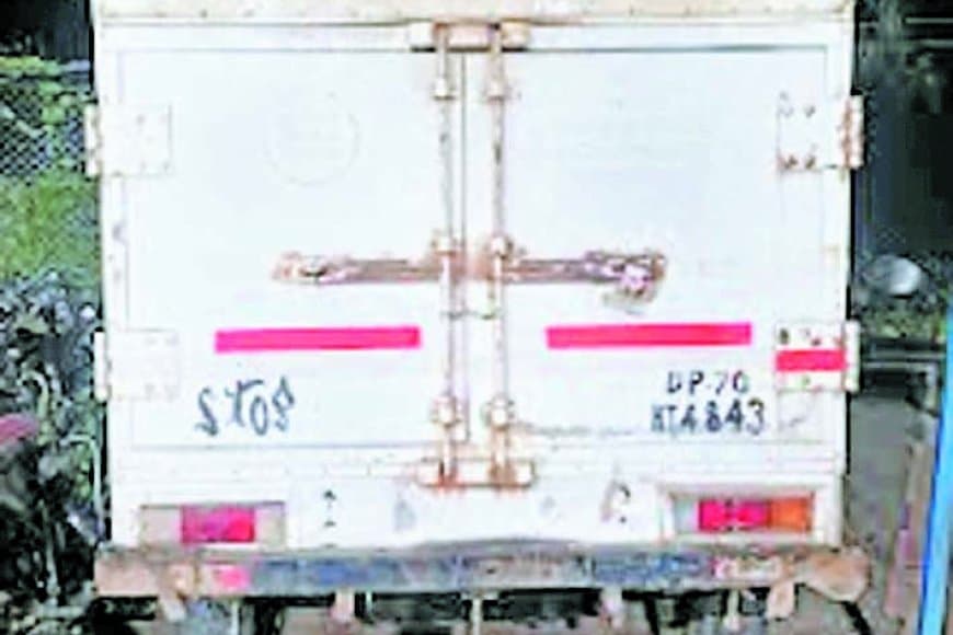 गाड़ी में लोड था इतना डायनामाइट कि रीवा शहर हो जाता राख – गुढ़ पुलिस ने यूपी नंबर वाहन से 425 किलो विस्फोटक जब्त, चालक गिरफ्तार