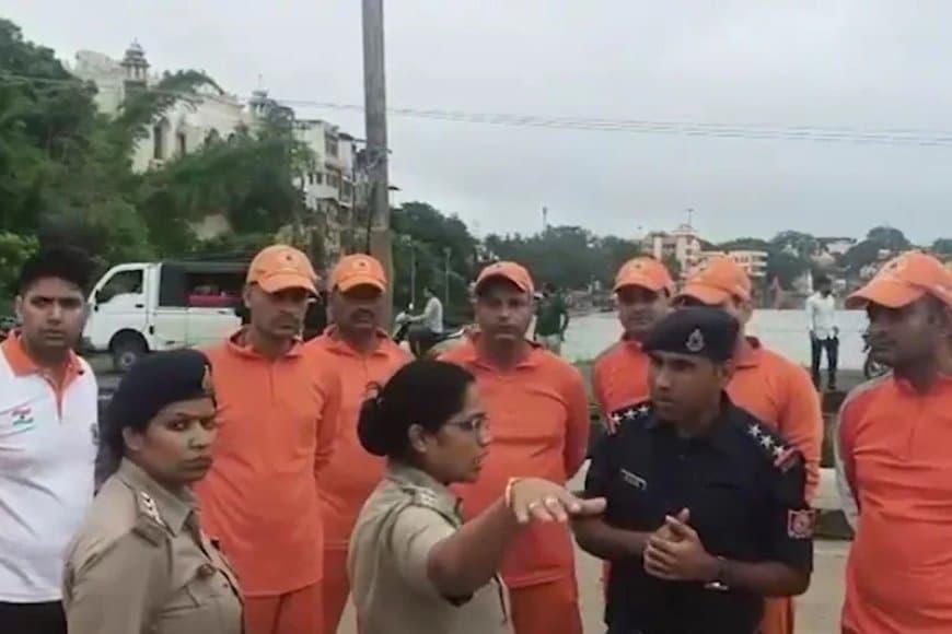 उज्जैन शिप्रा में गिरी कार... टीआई का शव मिला... दो पुलिसकर्मी लापता