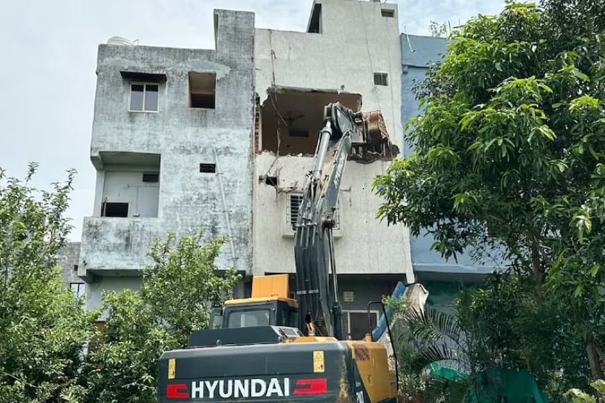 मध्यप्रदेश... सीहोर में पहली बार धर्मांतरण के आरोपी के घर पर चला बुलडोजर