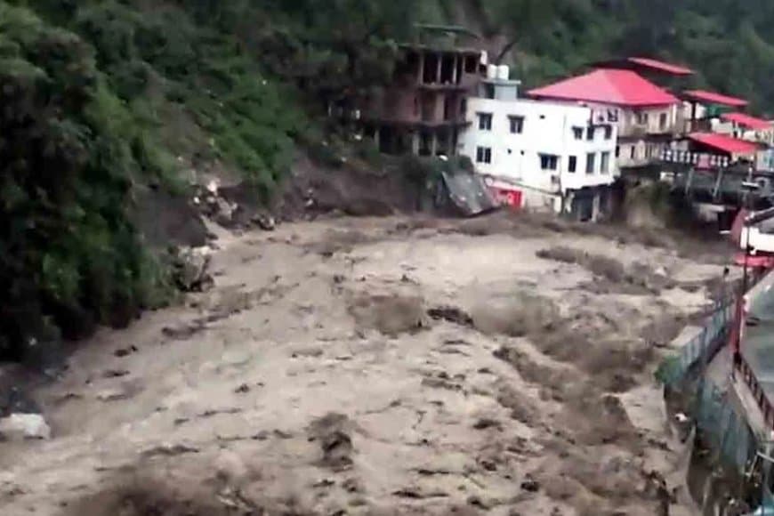 उत्तराखंड...  चमोली में फटा बादल मचाई तबाई... 10 लोग लापता