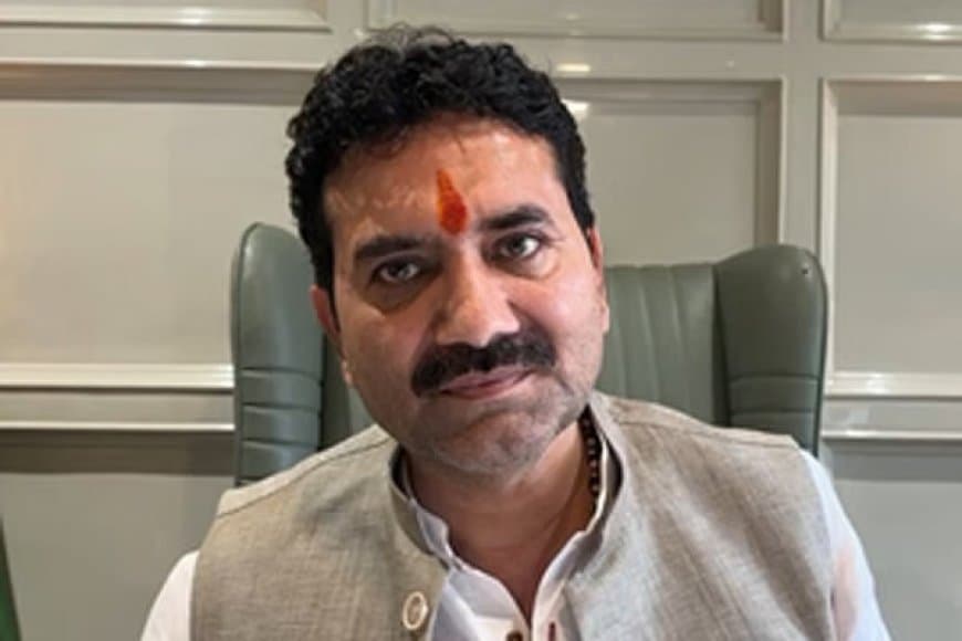 इंदौर में अब विधायक की बस ने बाइक सवार को कुचला, तीन की मौत